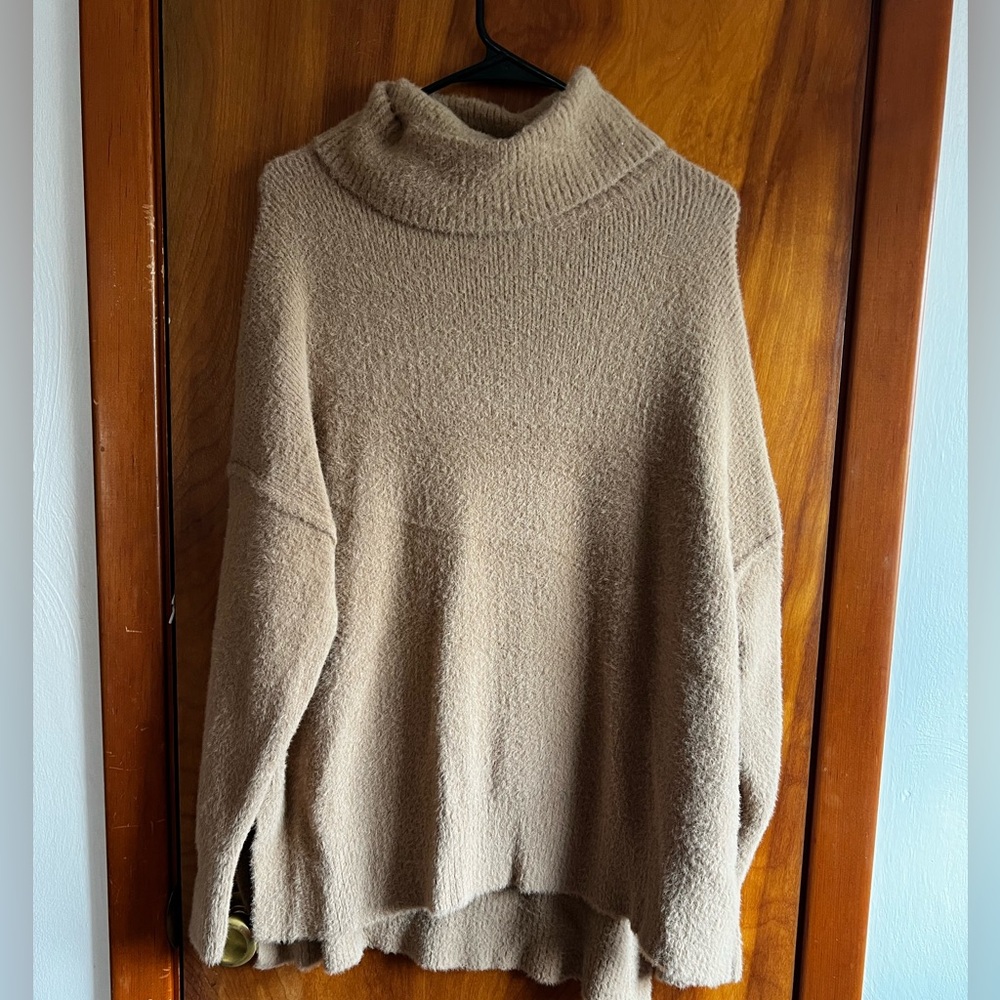 NWOT Aerie Buttercream Turtleneck Sweater, size medium